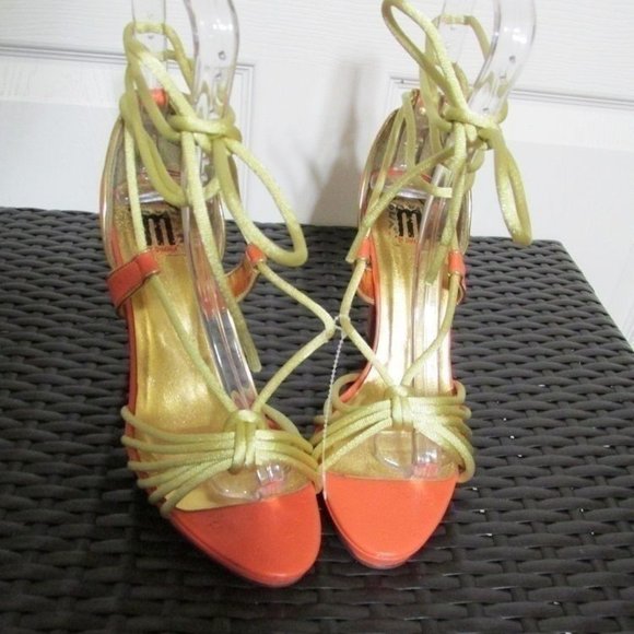 M By Shakara Size 8.5M Orange Heels with Gold Laces - Picture 2 of 8